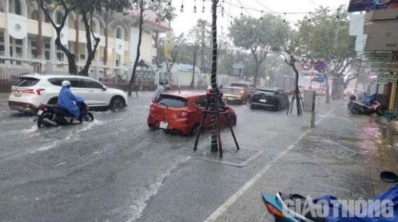 2 Mua Trang Troi Nhieu Tuyen Duong Trung Tam Da Nang Thanh Song