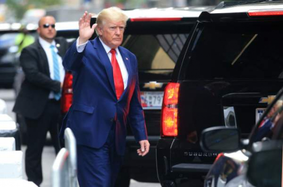 2 Song Lon Tiep Tuc Trut Xuong Cuu Tong Thong Donald Trump