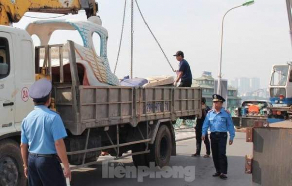 9 Thuyen Noi Nha Noi Mat My Quan Do Thi Duoc Di Chuyen Ra Khoi Ho Tay