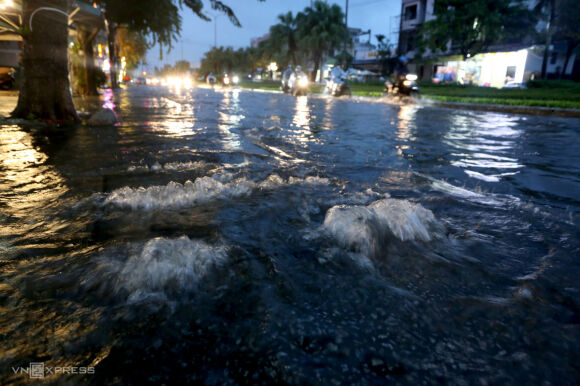 10 Mua Lon Truoc Bao Nhieu Tinh Mien Trung Ngap Sau