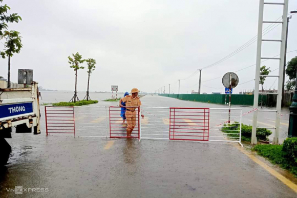 12 Mua Lon Truoc Bao Nhieu Tinh Mien Trung Ngap Sau