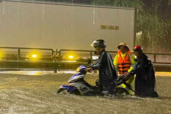 13 Mua Lon Truoc Bao Nhieu Tinh Mien Trung Ngap Sau