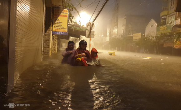 3 Da Nang Ngap Mot Met Nhieu Nguoi Dan Keu Cuu