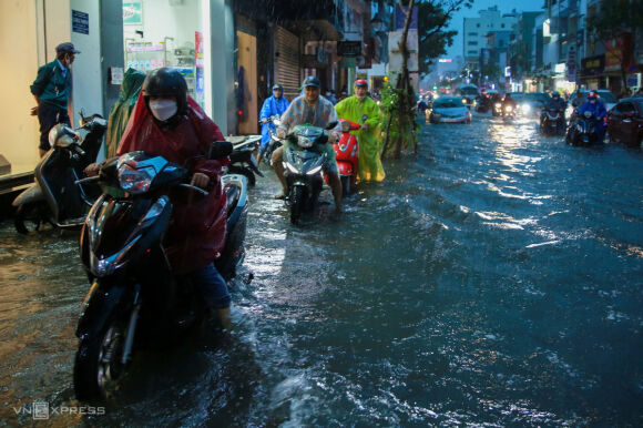 3 Mua Lon Truoc Bao Nhieu Tinh Mien Trung Ngap Sau