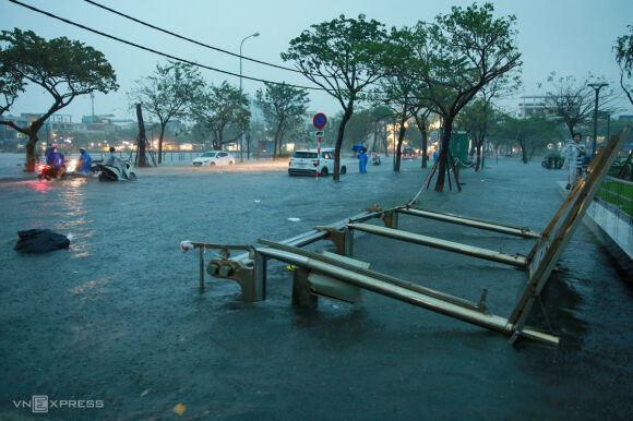 5 Mua Lon Truoc Bao Nhieu Tinh Mien Trung Ngap Sau