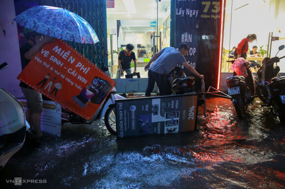 6 Mua Lon Truoc Bao Nhieu Tinh Mien Trung Ngap Sau