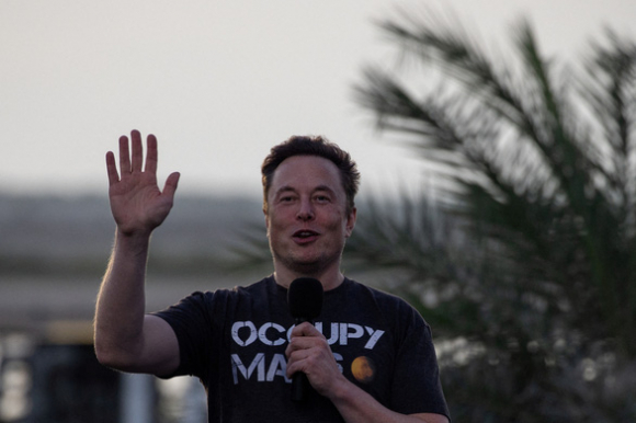 1 Elon Musk Quay Xe Tuyen Bo Tiep Tuc Tai Tro Internet Starlink Cho Ukraine