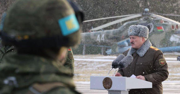 1 Nga Am Tham Nhan Vien Tro Vu Khi Va Dan Duoc Tu Quan Doi Belarus