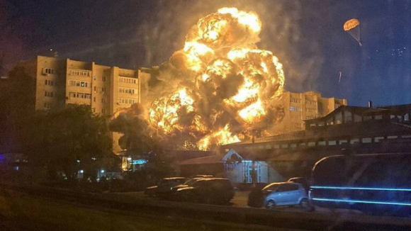 1 May Bay Su 34 Cua Nga Roi Xuong Toa Nha Chung Cu O Thanh Pho Yeysk O Nga