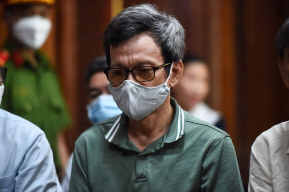 2 Ong Tat Thanh Cang Xin Toa Khoan Hong