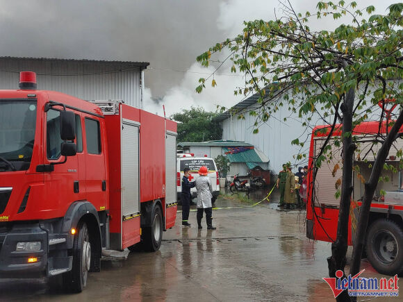 11 Chay Kho O Ha Noi Khoi Boc Ngun Ngut Co Nguoi Thiet Mang