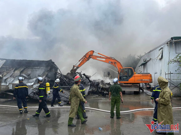 13 Chay Kho O Ha Noi Khoi Boc Ngun Ngut Co Nguoi Thiet Mang