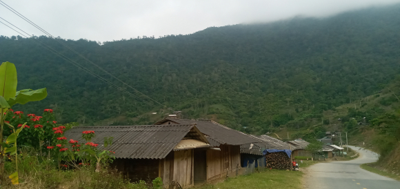 1 Bat Can Bo Xa O Thanh Hoa An Chan Tien Dien Cua Nguoi Ngheo