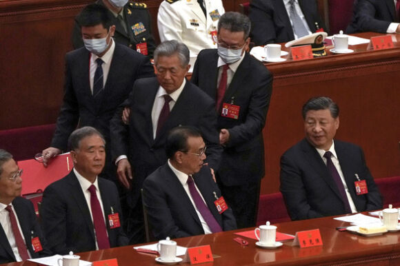 1 Tan Hoa Xa Ong Ho Cam Dao Duoc Dua Ra Khoi Phien Be Mac Dai Hoi 20 Vi Khong Khoe