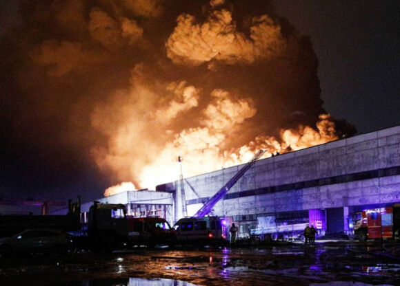 1 Nha Kho Khong Lo O Stpetersburg Nga Boc Chay Du Doi
