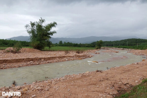 7 Nha May Nuoc Tien Ty Xay Xong Bo Hoang Phi Gan 10 Nam