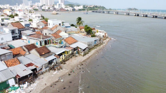 1 Song Danh Sap 3 Nha Dan Gan 40 Ho Bi Anh Huong Tai Nha Trang