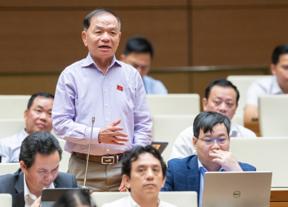 2 Cam Giay E A Doc Moi Nguoi Di Mot Huong Sao Goi La Thao Luan Quoc Hoi