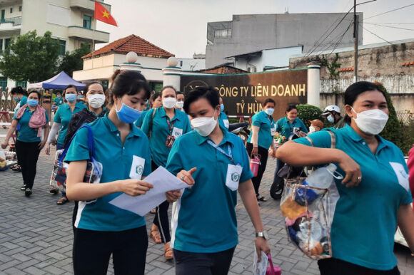 1 1200 Cong Nhan Bi Sa Thai Truoc Tet Phia Truoc Nhu Vuc Tham