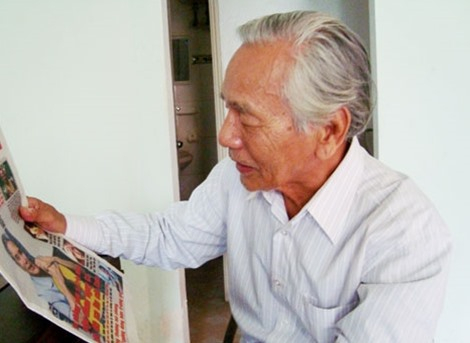 1 Tac Gia Ca Khuc Chao Em Co Gai Lam Hong Qua Doi O Tuoi 88