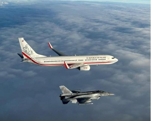 1 Doi Tuyen Quoc Gia Ba Lan Bay Den World Cup 2022 Cung Voi May Bay Chien Dau F 16