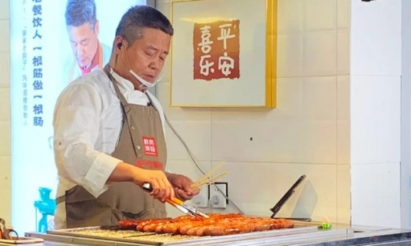 1 Pha San Trieu Phu Di Ban Xuc Xich Tra No