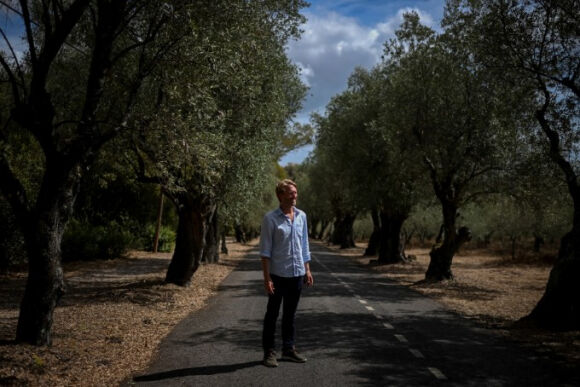 2 Nguoi My Tim Cuoc Song Moi O California Chau Au