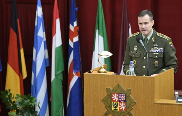 1 Czech San Sang Tham Chien Neu Xay Ra Xung Dot Nga Nato