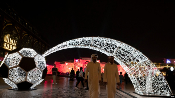 1 Nguoi Duc Cuong Bong Da Quay Lung Voi World Cup