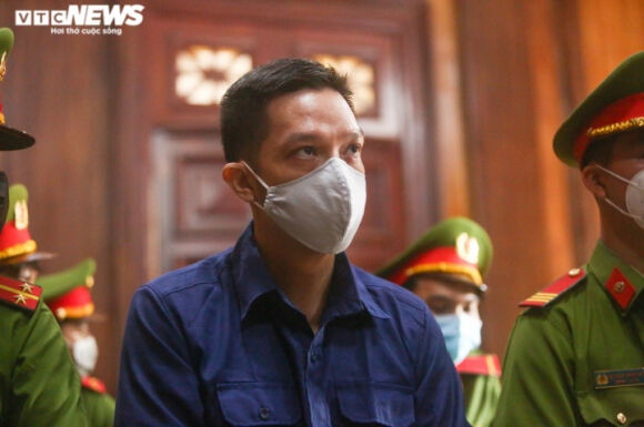 2 Tuyen An Tu Hinh Di Ghe Hanh Ha Be Gai 8 Tuoi Den Chet