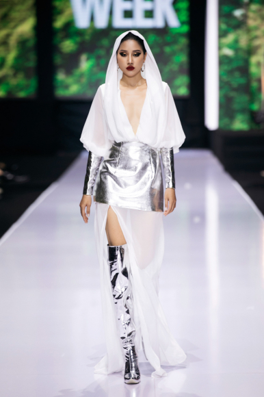 2 Phu Nhan Cua Dai Su Cong Hoa Haiti Gay Chu Y Voi Bo Suu Tap Ve Thien Nhien