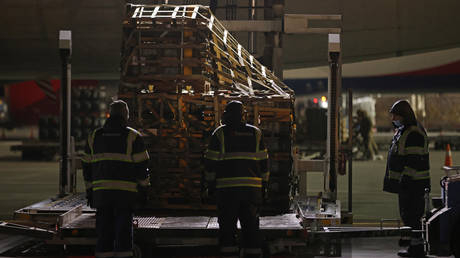 1 Phia Sau Hau Truong Ukraine Nhan Nguon Cung Cap Vu Khi Bi Mat