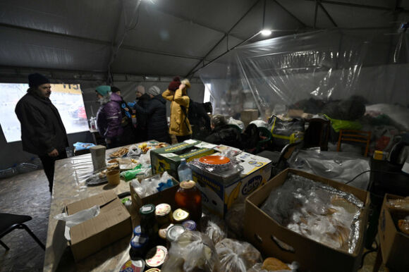 2 My Va Nato Tim Cach Suoi Am Cho Nguoi Dan Ukraine