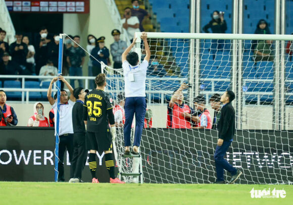 1 Thu Mon Dortmund Tac Dong Vat Ly Lam Bung Khung Thanh San My Dinh