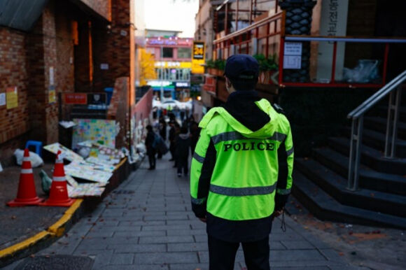 1 Han Quoc Bat Hai Cuu Canh Sat Sau Vu Giam Dap