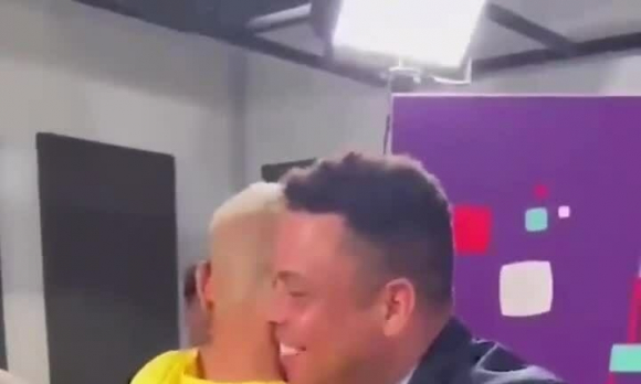 2 Tien Dao Brazil Khoc Khi Gap Ronaldo Nazario