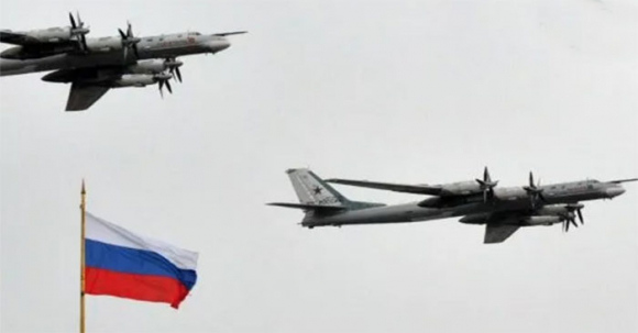 1 Hai May Bay Nem Bom Tu 95 Cua Nga Bi Pha Huy Sau Vu Tan Cong San Bay Quan Su