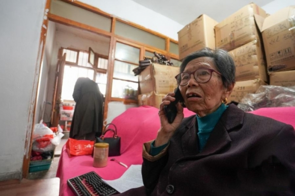 1 Cu Ba Tu Choi Tuyen Bo Pha San Quyet Tra No 3 Trieu Usd