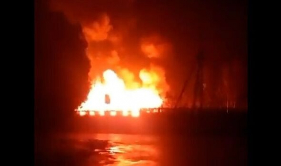 1 Chay Lon Tai Doanh Trai Cua Luc Luong Tan Binh Nga Tren Ban Dao Crimea