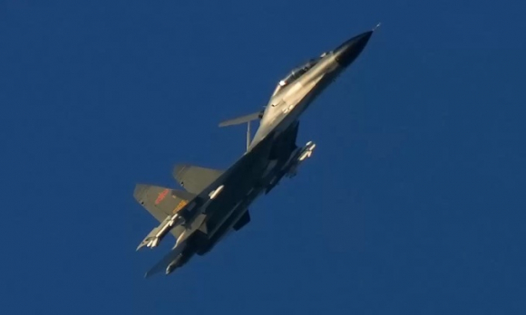 1 Chien Dau Co Trung Quoc Vuot Gioi Tuyen Eo Bien Dai Loan