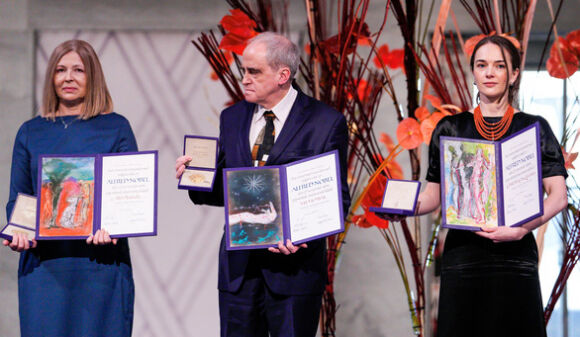 2 Tin Tuc The Gioi 11 12 Uav Tan Cong Ukraine Tren Dien Rong Giai Nobel Da Trao Hoanh Trang