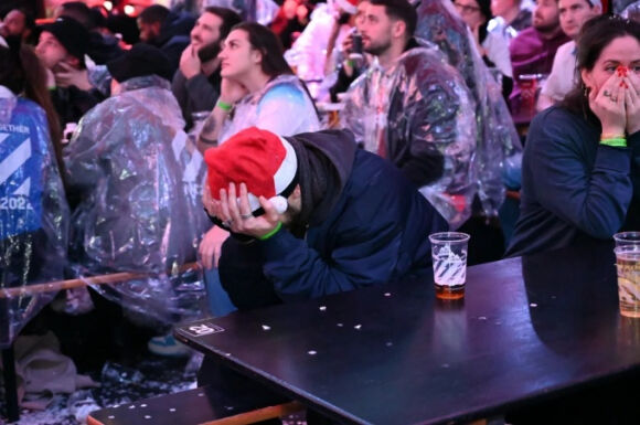 1 Nguoi Anh Uong Hon 400 Trieu Usd Bia Ruou Trong Tran Gap Phap