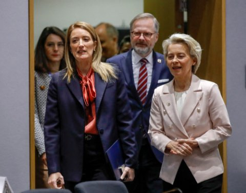 2 Eu Thong Qua Goi Trung Phat Thu 9 Nham Vao Nga