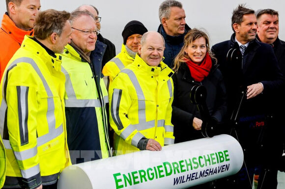 1 Duc Khai Truong Co So Tiep Nhan Khi Hoa Long Dau Tien