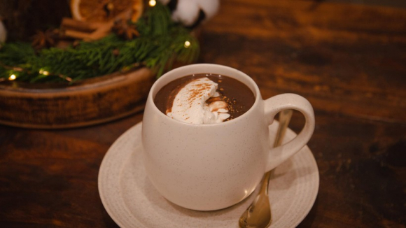 Cách pha chế 3 món đồ uống thơm ngon, ấm áp cho mùa Giáng sinh