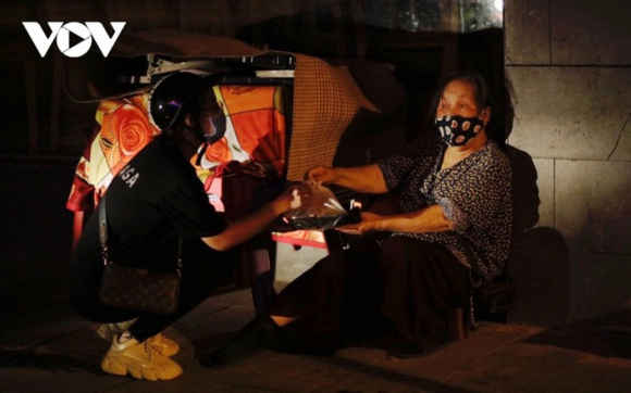 Nghi mạo danh người vô gia cư: Để lòng tốt đặt đúng nơi?