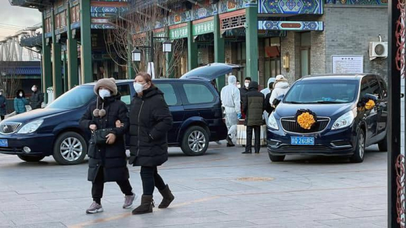 2 Nguoi Trung Quoc Bo Vo Giua Khung Hoang Covid Ban Song Hay Chet Khong Ai Quan Tam