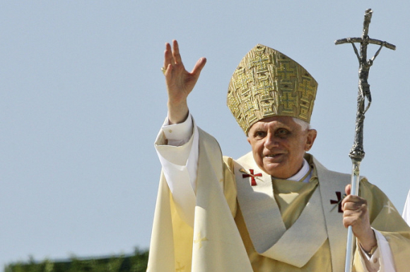 3 Benedict Xvi   Giao Hoang Doi Mat Nhieu Song Gio