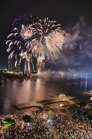 12 Phao Hoa Chao Nam Moi Tren Bau Troi Tp Hcm