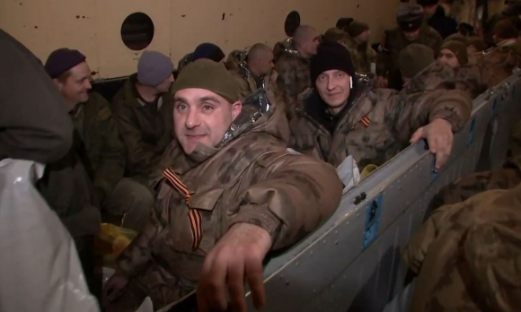 1 Nga Ukraine Trao Doi Hon 200 Tu Binh